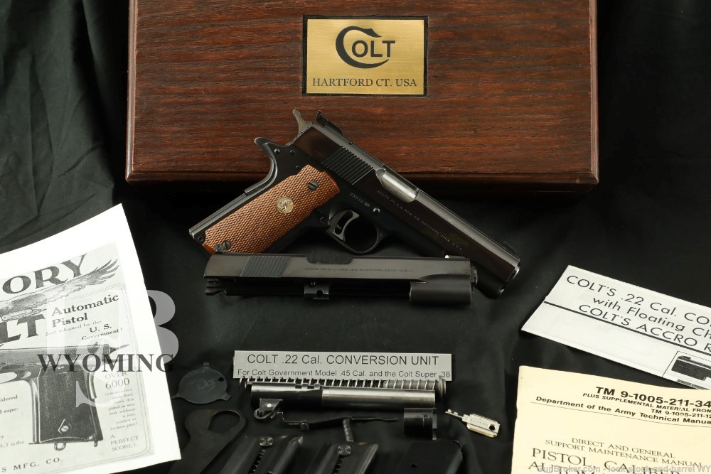 COLT GOLD CUP NATIONAL MATCH GOVERNMENT MODEL .45 ACP PISTOL & WOOD DISPLAY
